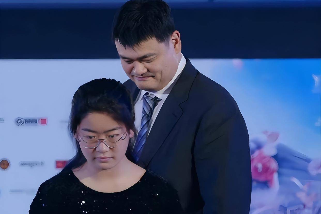 姚明女儿姚沁蕾，15岁身高超1米9？聊聊小巨人的成长秘密