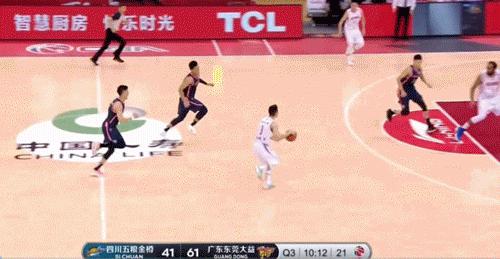 足球场上的规则,不只是犯规那么简单 足球场上的规则,不只是犯规那么简单